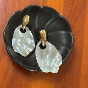 Gorgeous White Abalone Shell Earrings Gold Excellent